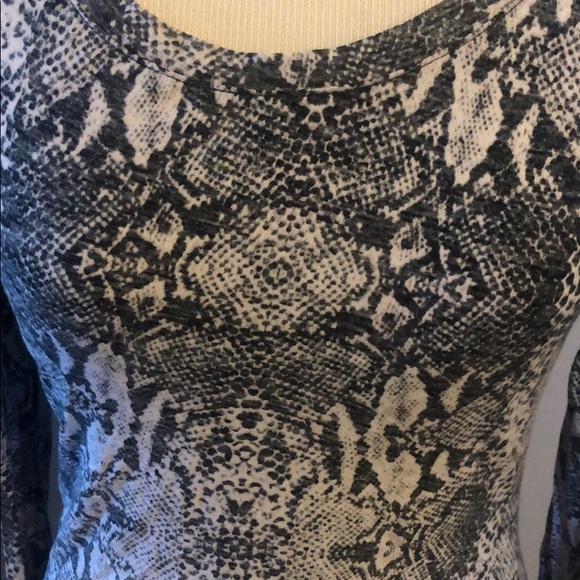 New Guess cold shoulder long sleeve top - Picture 2 of 7